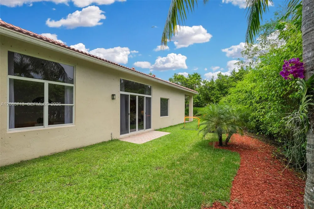 1604 Victoria Pointe Ln Weston, FL 33327