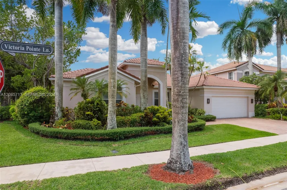 1604 Victoria Pointe Ln Weston, FL 33327