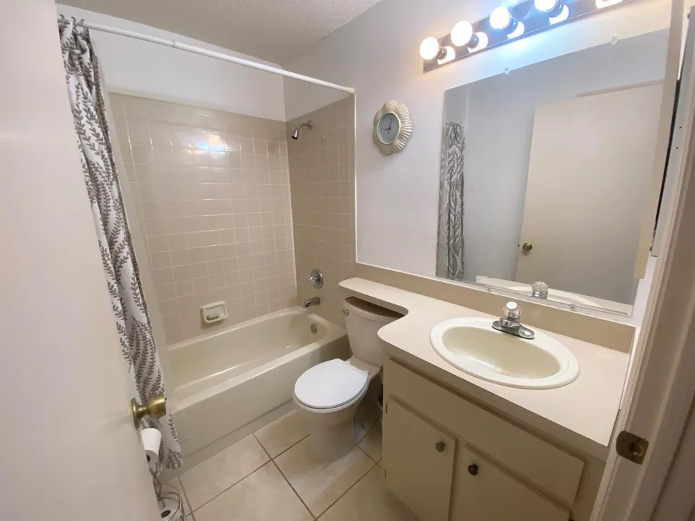 4340 VANTAGE CIRCLE Sebring, FL 33872