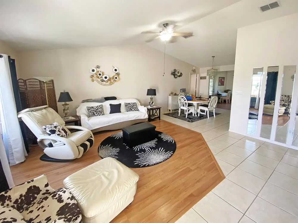 4340 VANTAGE CIRCLE Sebring, FL 33872