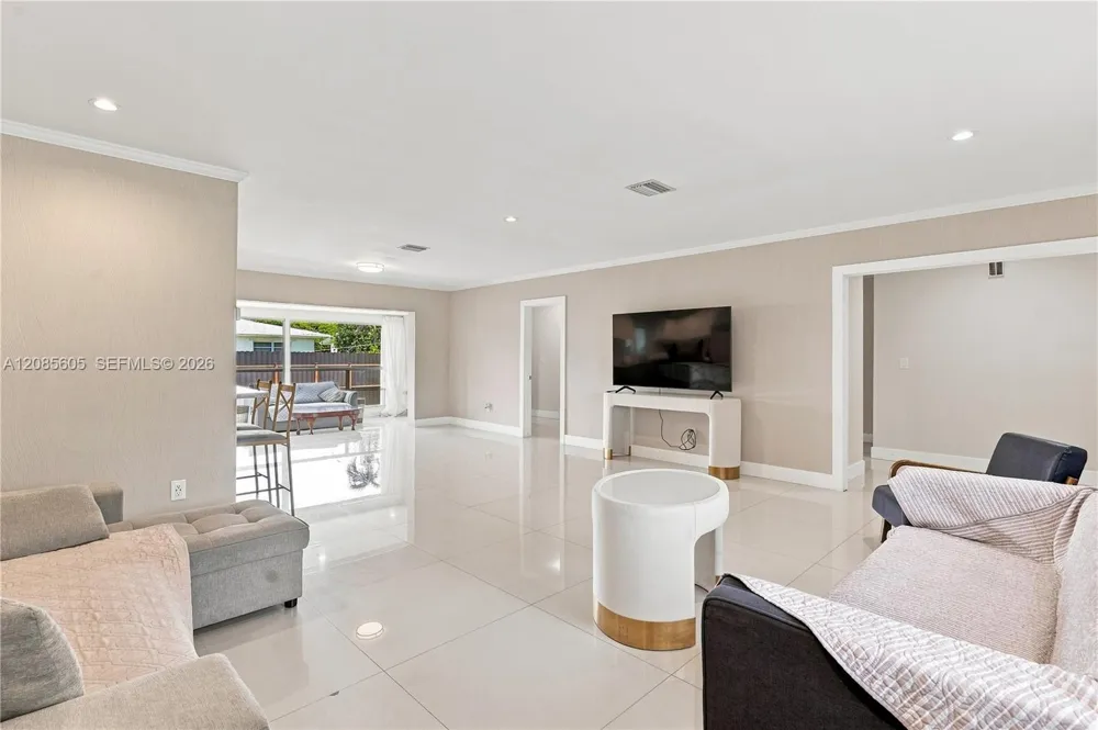 2161 NE 171st St North Miami Beach, FL 33162