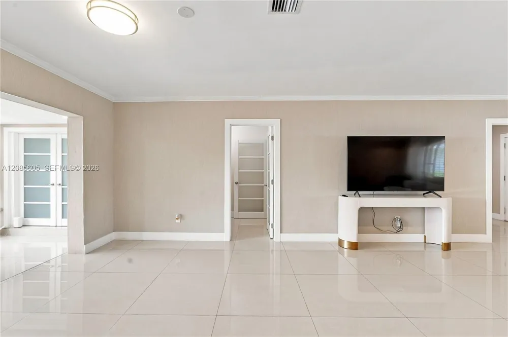 2161 NE 171st St North Miami Beach, FL 33162