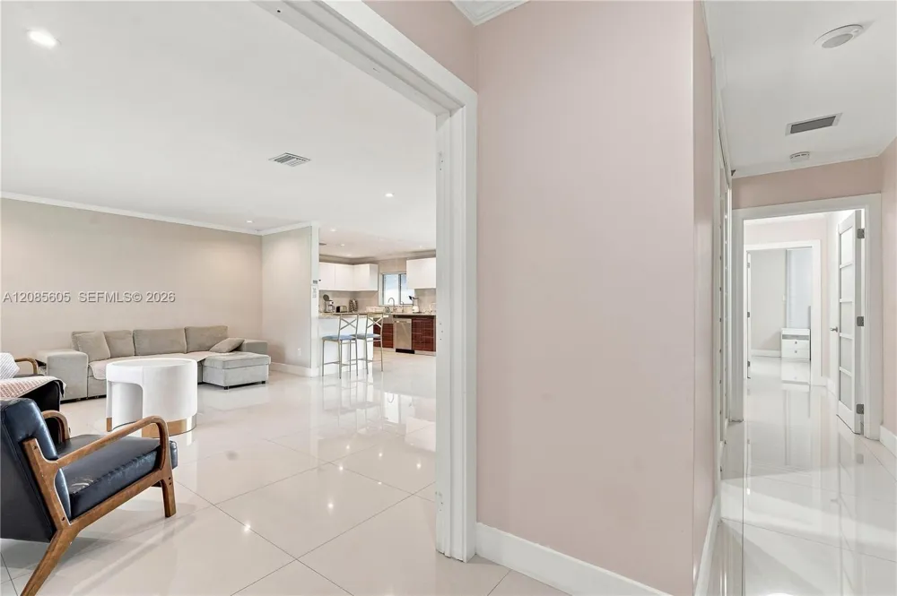 2161 NE 171st St North Miami Beach, FL 33162