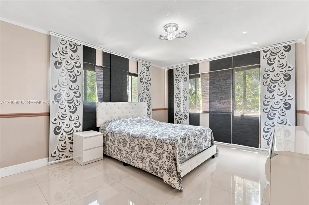 2161 NE 171st St North Miami Beach, FL 33162