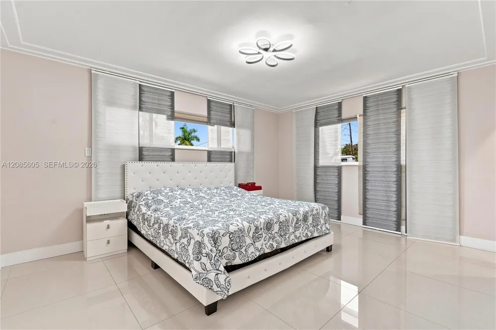 2161 NE 171st St North Miami Beach, FL 33162