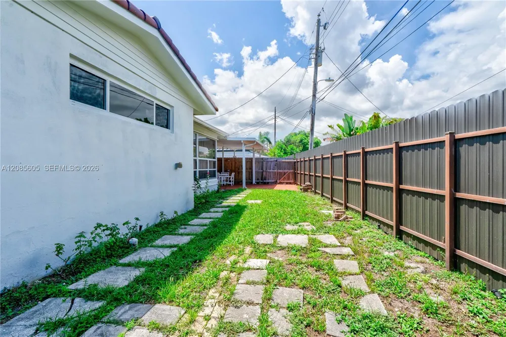 2161 NE 171st St North Miami Beach, FL 33162