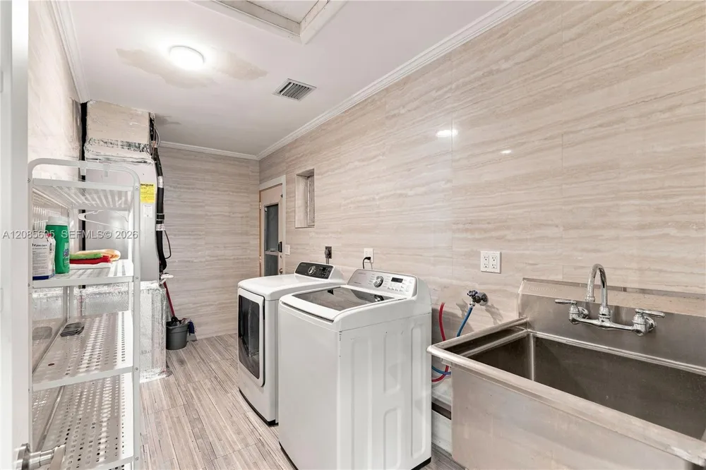 2161 NE 171st St North Miami Beach, FL 33162
