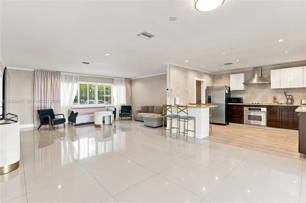 2161 NE 171st St North Miami Beach, FL 33162
