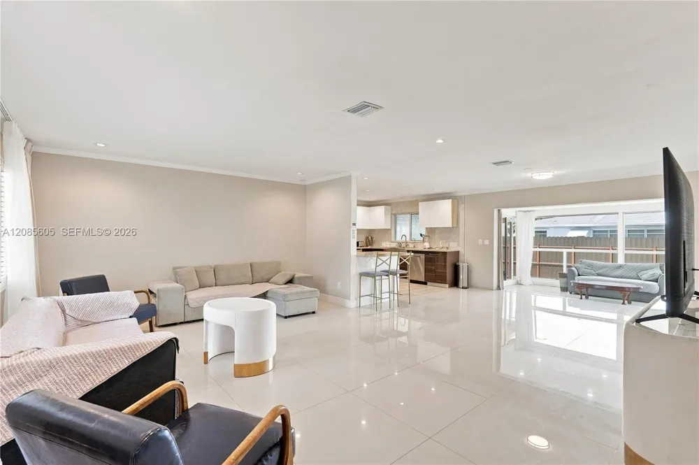 2161 NE 171st St North Miami Beach, FL 33162