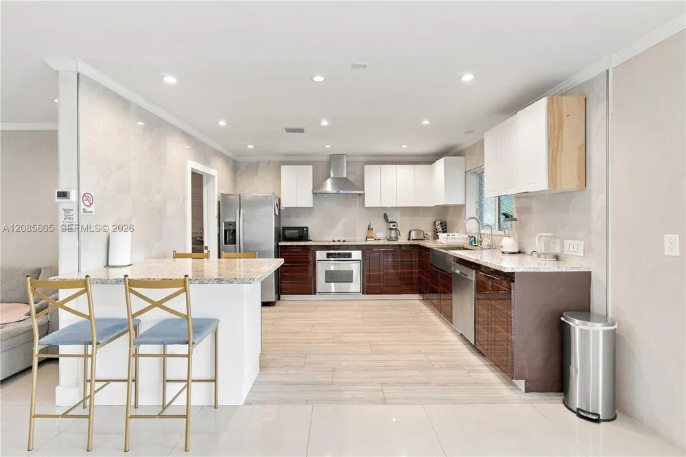 2161 NE 171st St North Miami Beach, FL 33162