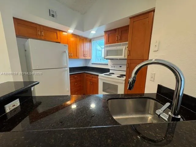 3350 NW Pinewalk Dr N #1427 Margate, FL 33063