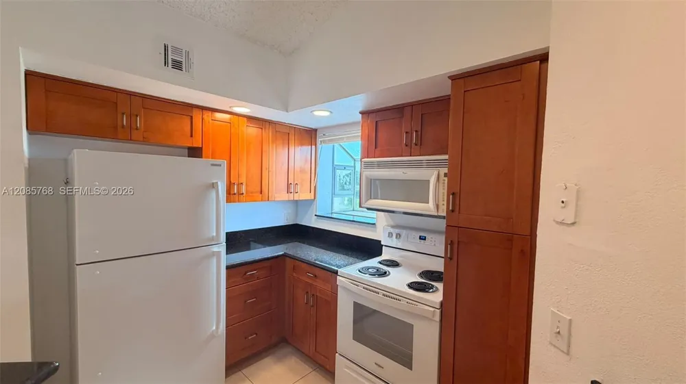 3350 NW Pinewalk Dr N #1427 Margate, FL 33063