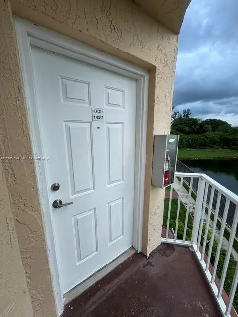 3350 NW Pinewalk Dr N #1427 Margate, FL 33063