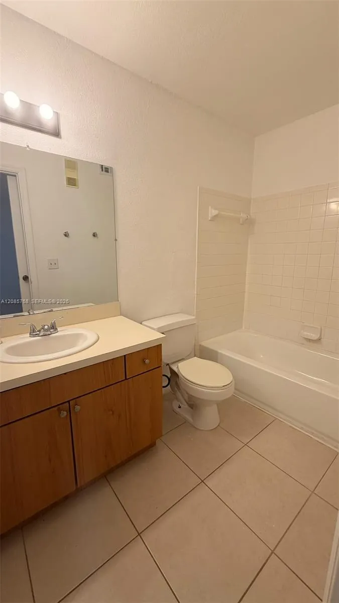 3350 NW Pinewalk Dr N #1427 Margate, FL 33063