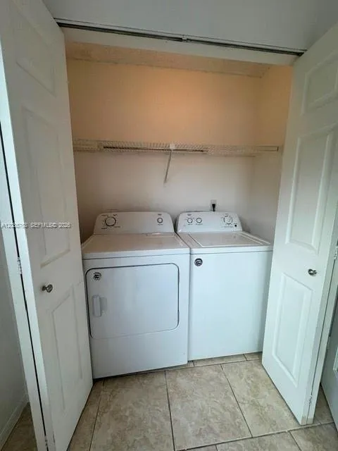 3350 NW Pinewalk Dr N #1427 Margate, FL 33063
