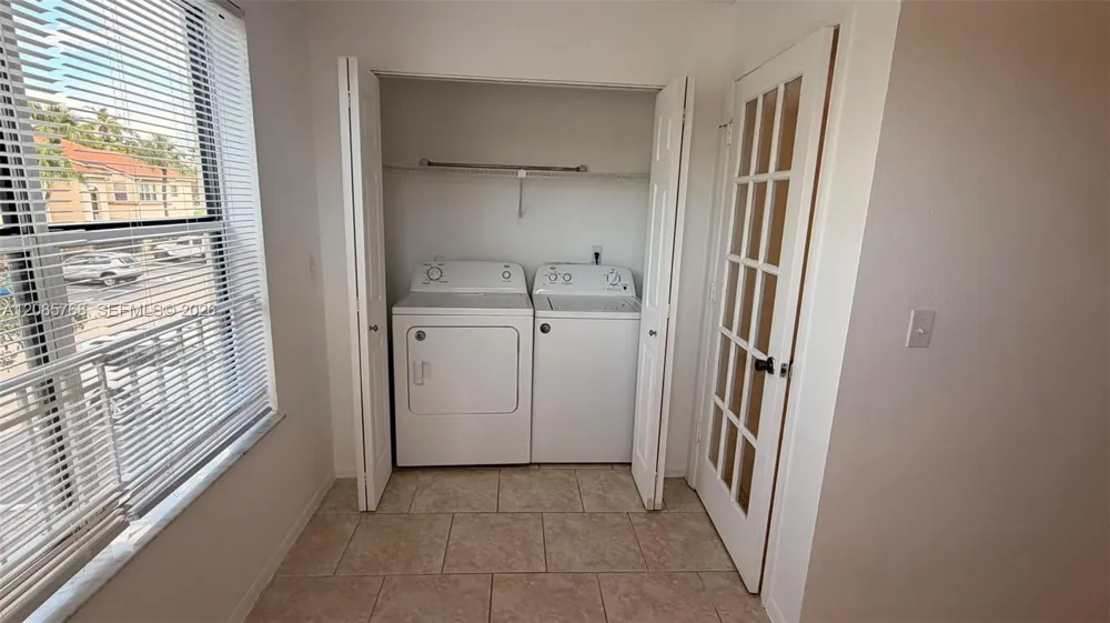 3350 NW Pinewalk Dr N #1427 Margate, FL 33063