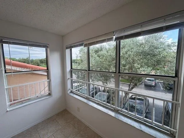 3350 NW Pinewalk Dr N #1427 Margate, FL 33063