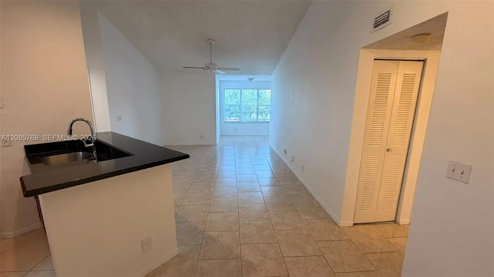 3350 NW Pinewalk Dr N #1427 Margate, FL 33063