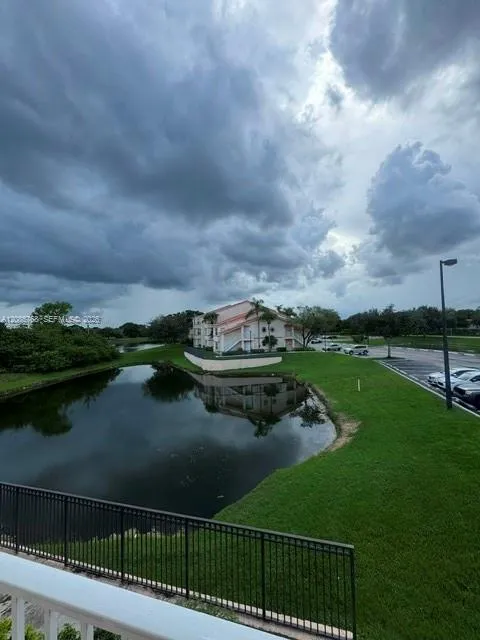 3350 NW Pinewalk Dr N #1427 Margate, FL 33063