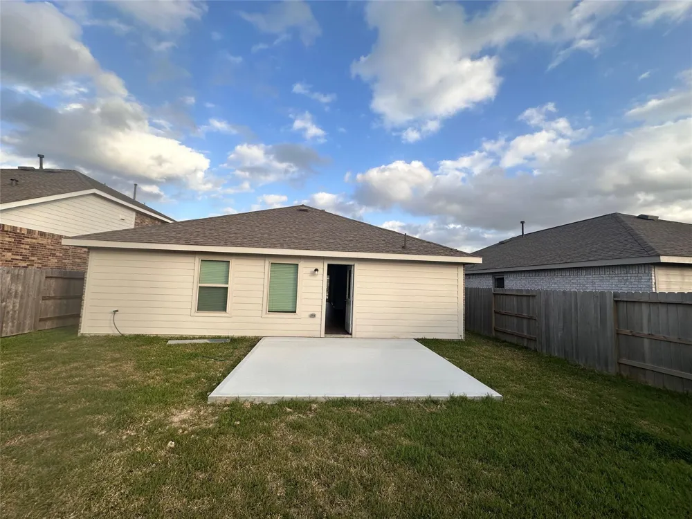 4239 Barrington Cove Lane Baytown, TX 77521