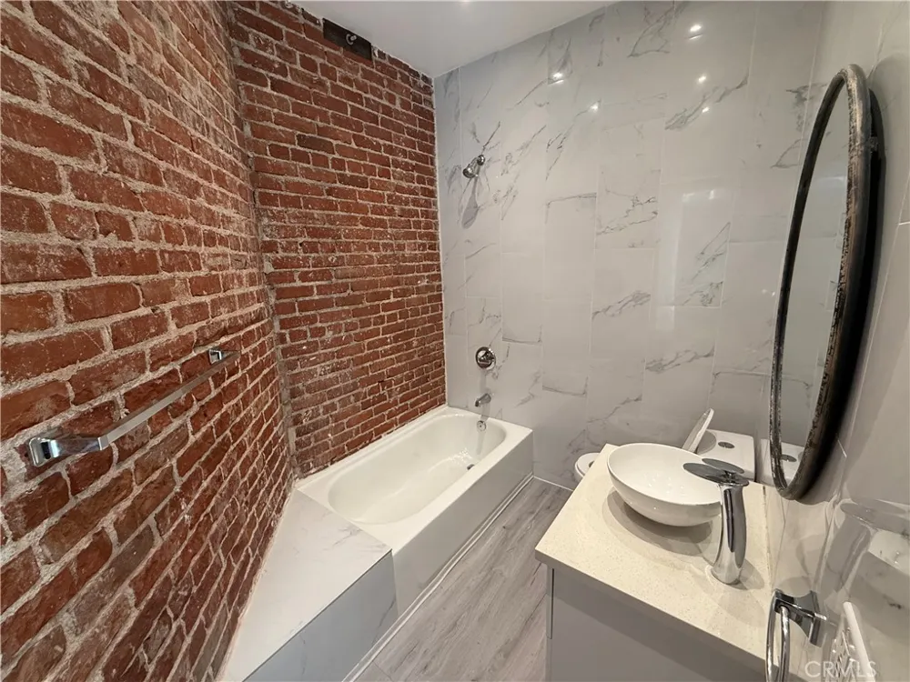 2121 James M Wood #110 Los Angeles, CA 90006