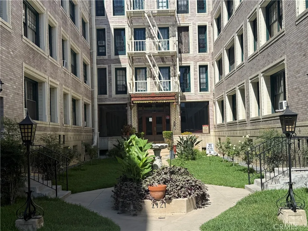 2121 James M Wood #110 Los Angeles, CA 90006