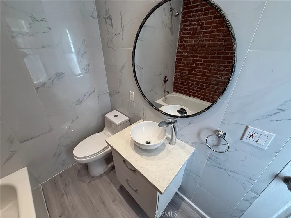 2121 James M Wood #110 Los Angeles, CA 90006