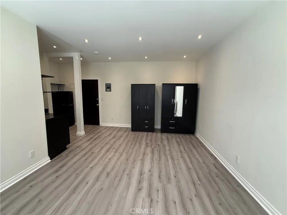 2121 James M Wood #110 Los Angeles, CA 90006