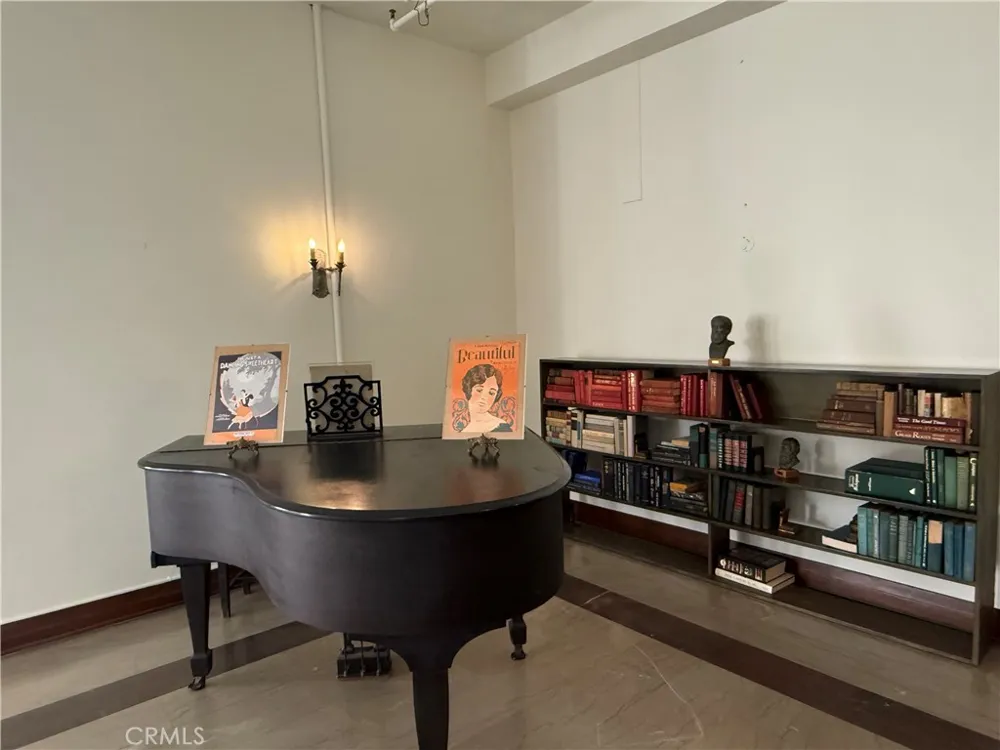 2121 James M Wood #110 Los Angeles, CA 90006