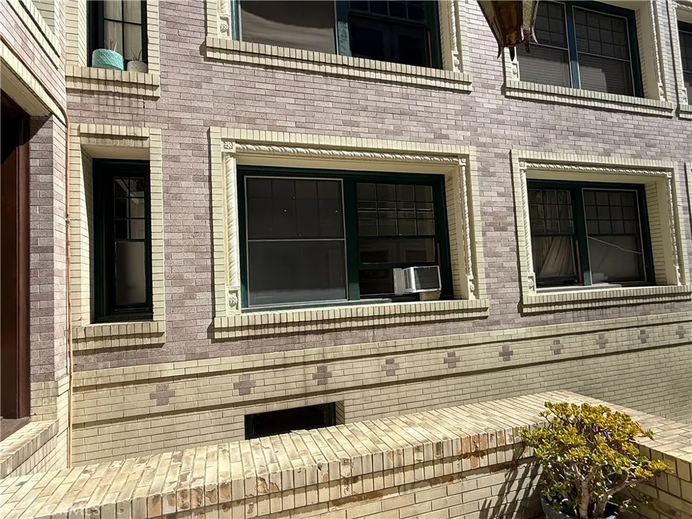 2121 James M Wood #110 Los Angeles, CA 90006