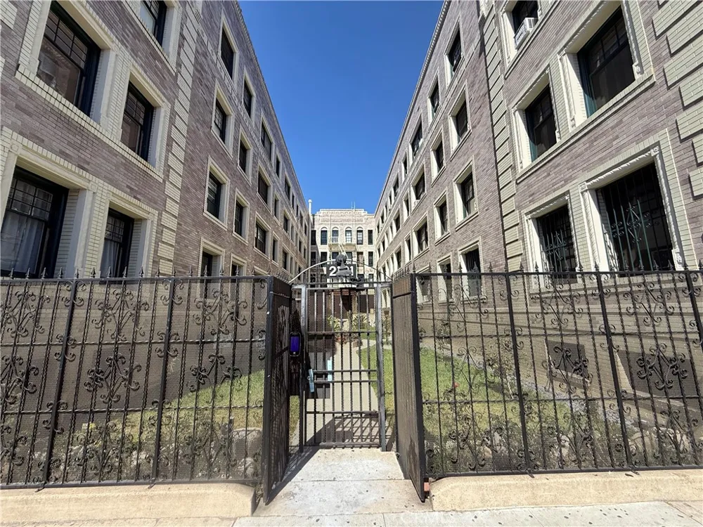 2121 James M Wood #110 Los Angeles, CA 90006