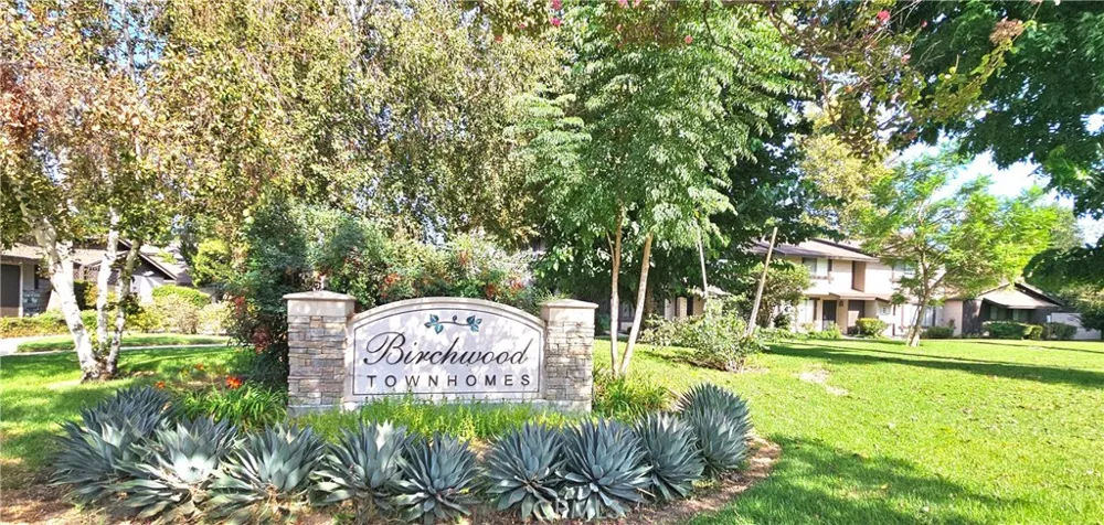 7552 Corbin Avenue #4 Reseda, CA 91335