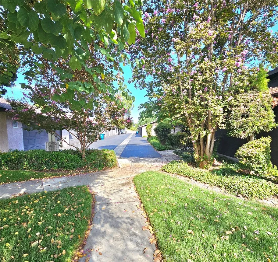 7552 Corbin Avenue #4 Reseda, CA 91335