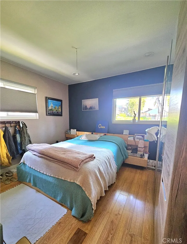 7552 Corbin Avenue #4 Reseda, CA 91335