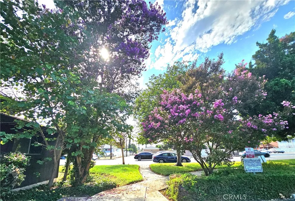 7552 Corbin Avenue #4 Reseda, CA 91335