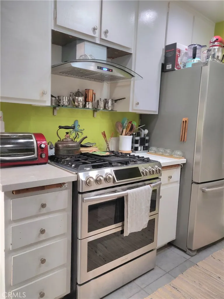 7552 Corbin Avenue #4 Reseda, CA 91335