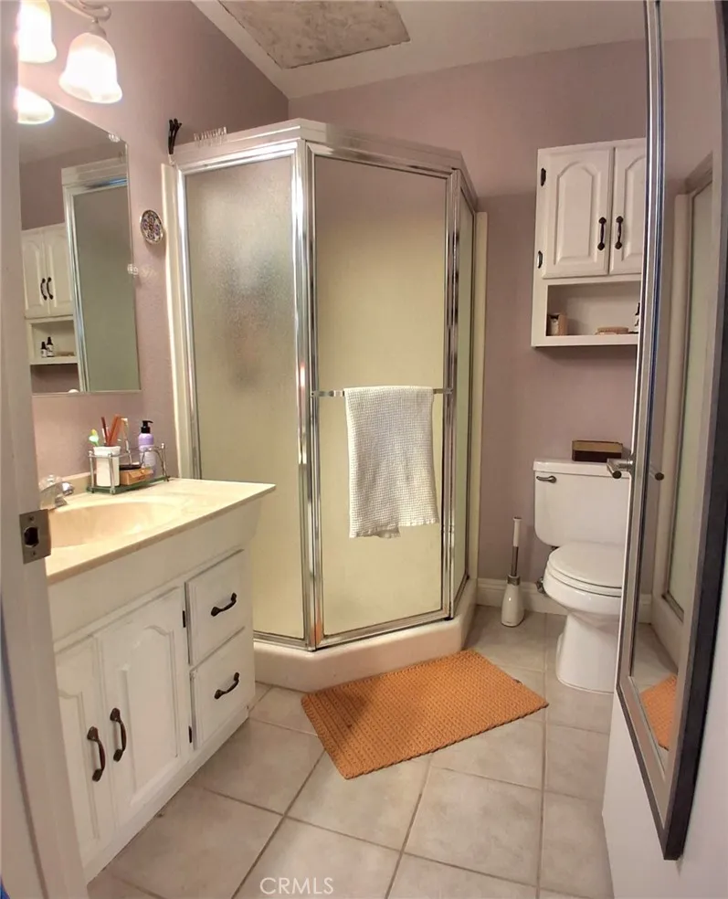7552 Corbin Avenue #4 Reseda, CA 91335