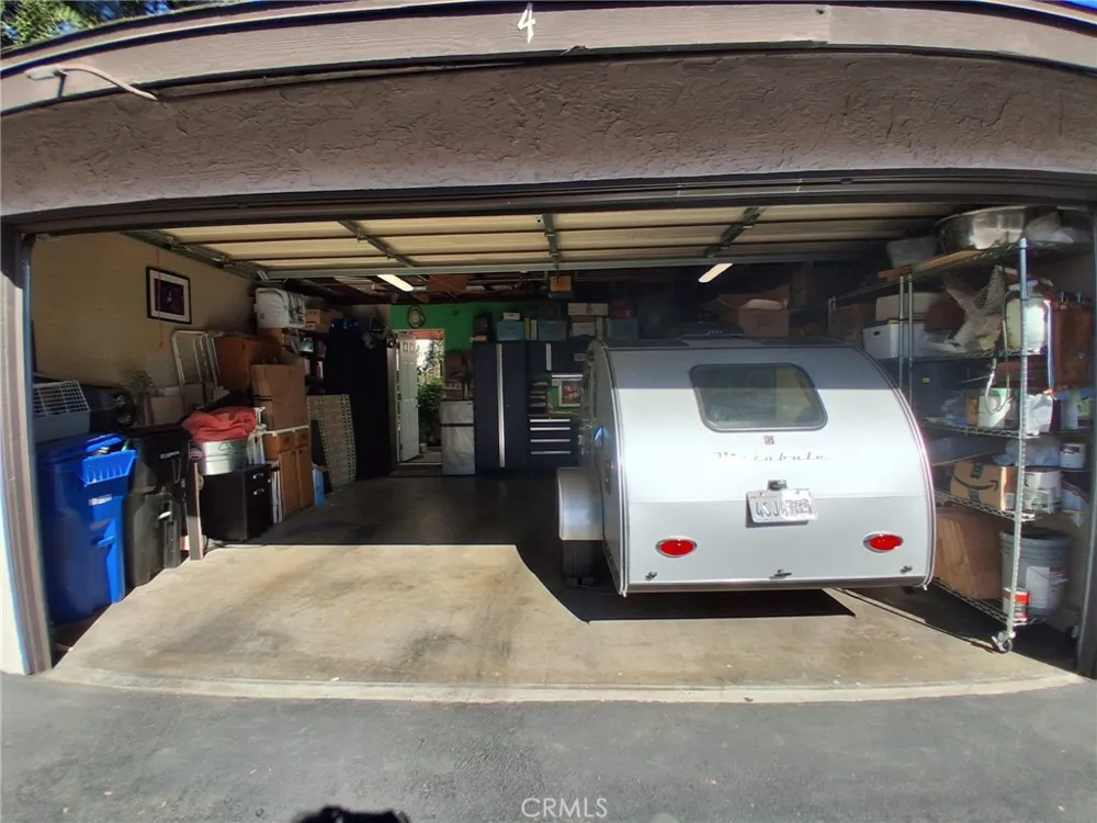 7552 Corbin Avenue #4 Reseda, CA 91335