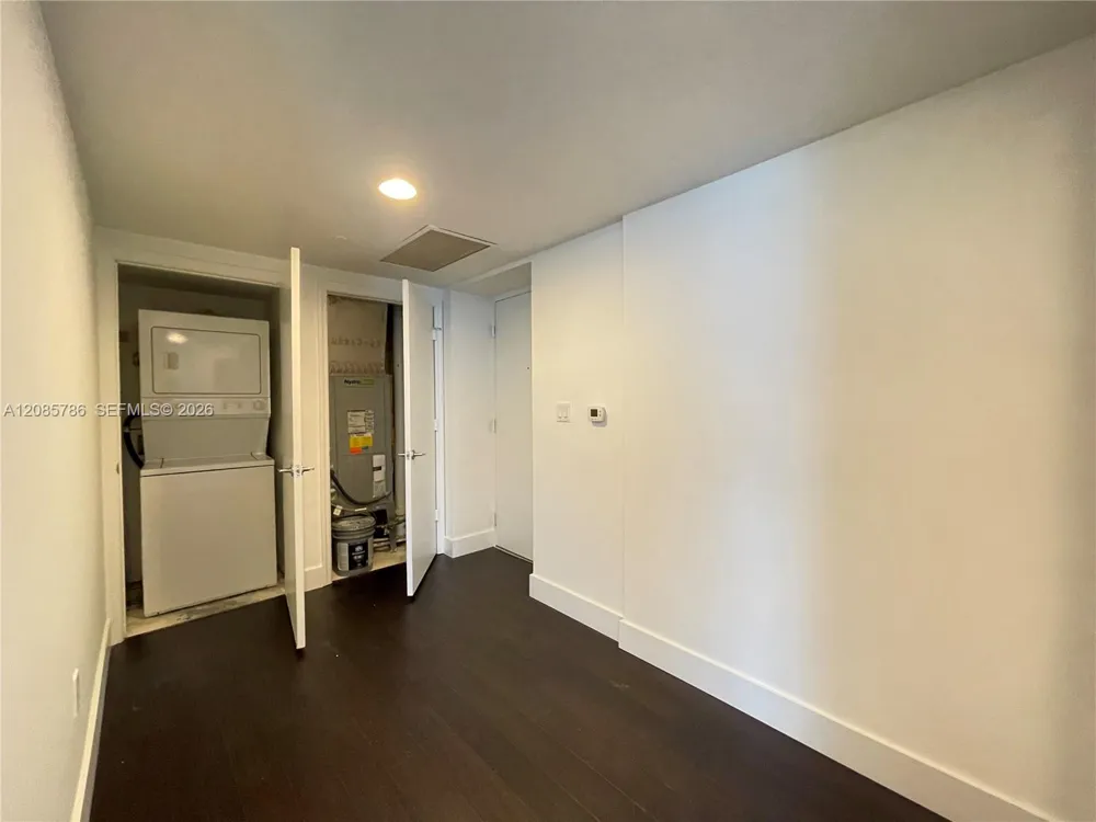 55 SE 6th St #2702 Miami, FL 33131