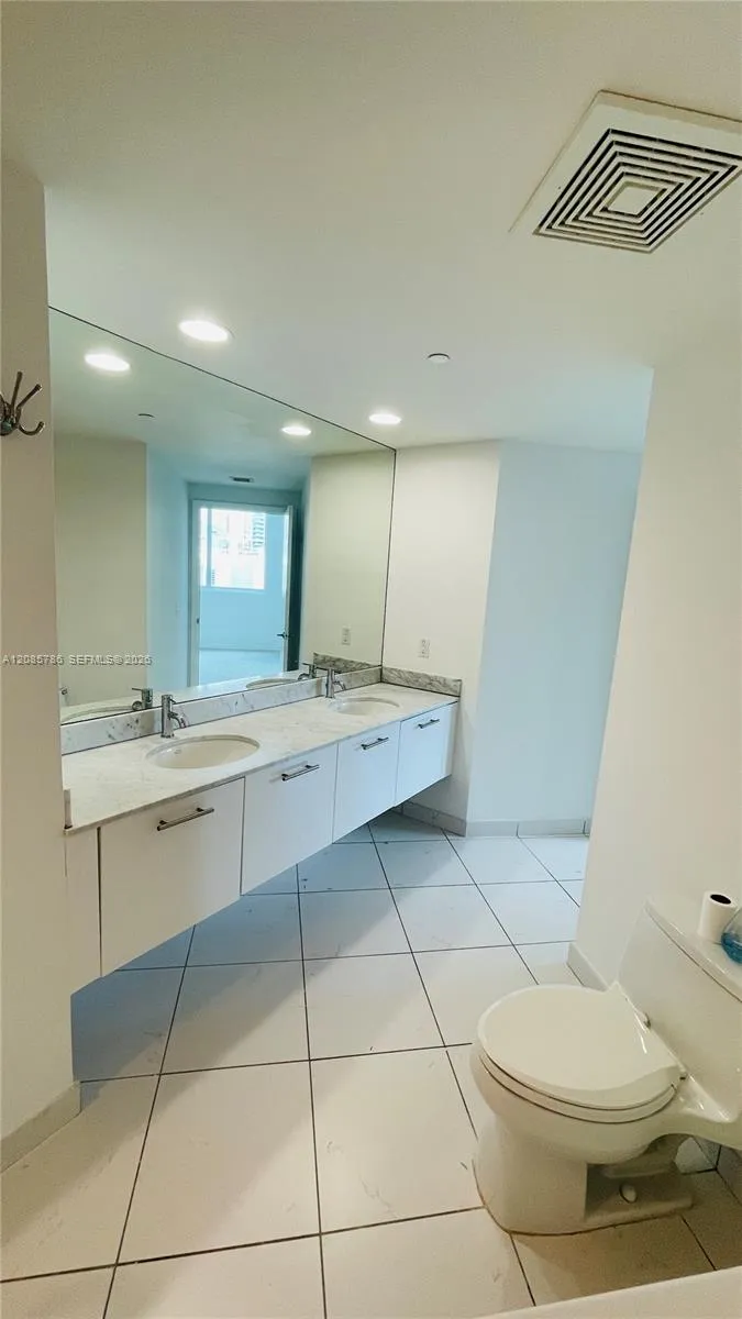 55 SE 6th St #2702 Miami, FL 33131