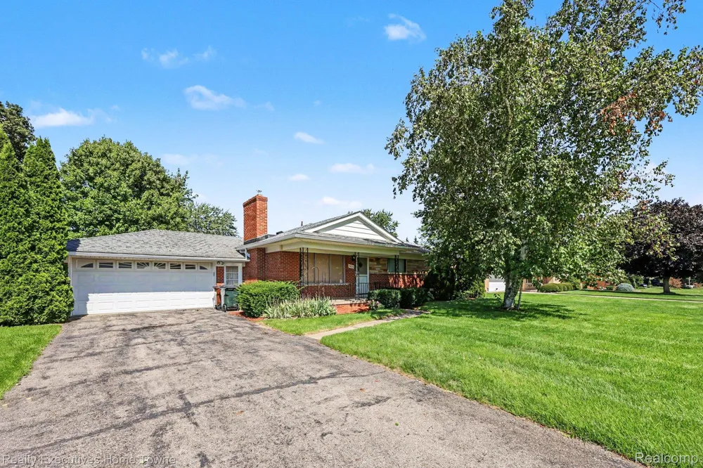 4331 Montgomery Drive Shelby Charter Township, MI 48316