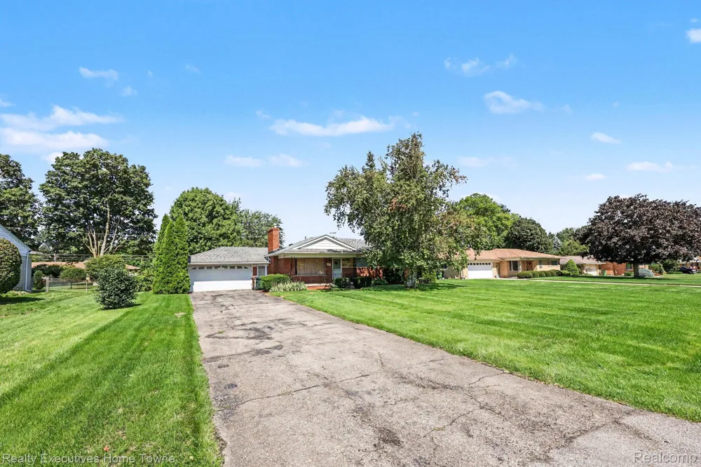 4331 Montgomery Drive Shelby Charter Township, MI 48316