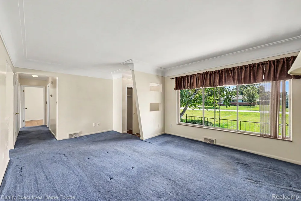 4331 Montgomery Drive Shelby Charter Township, MI 48316