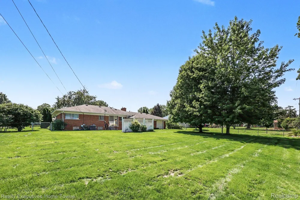 4331 Montgomery Drive Shelby Charter Township, MI 48316