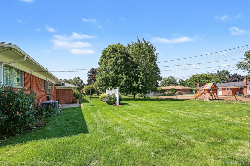 4331 Montgomery Drive Shelby Charter Township, MI 48316