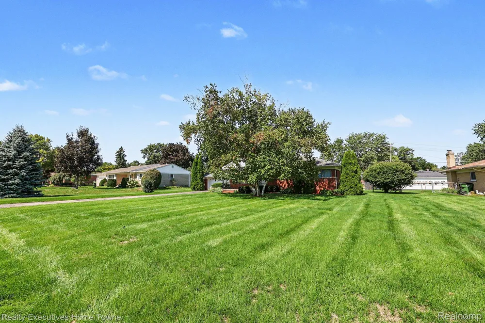 4331 Montgomery Drive Shelby Charter Township, MI 48316