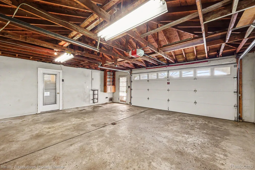 4331 Montgomery Drive Shelby Charter Township, MI 48316