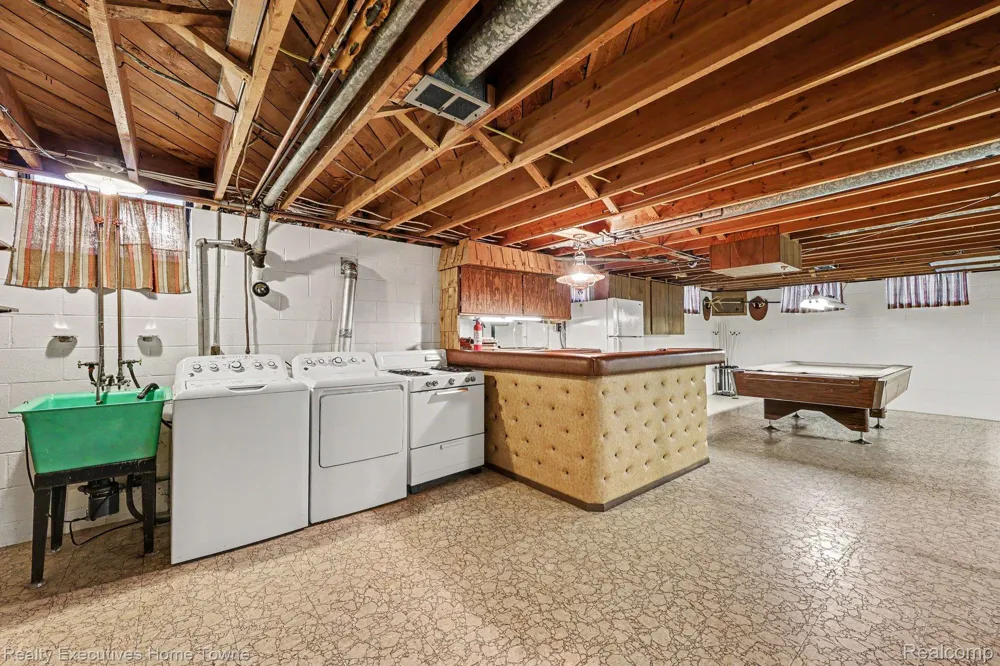 4331 Montgomery Drive Shelby Charter Township, MI 48316