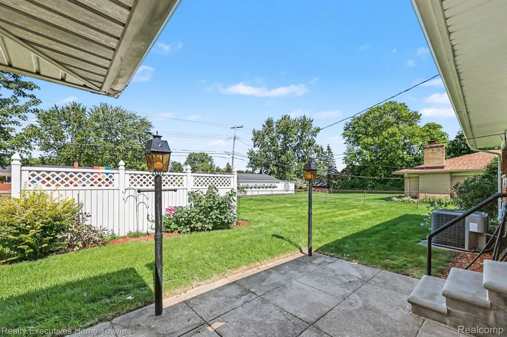 4331 Montgomery Drive Shelby Charter Township, MI 48316