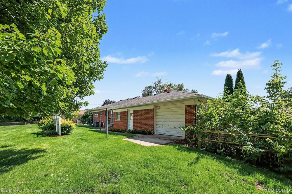 4331 Montgomery Drive Shelby Charter Township, MI 48316